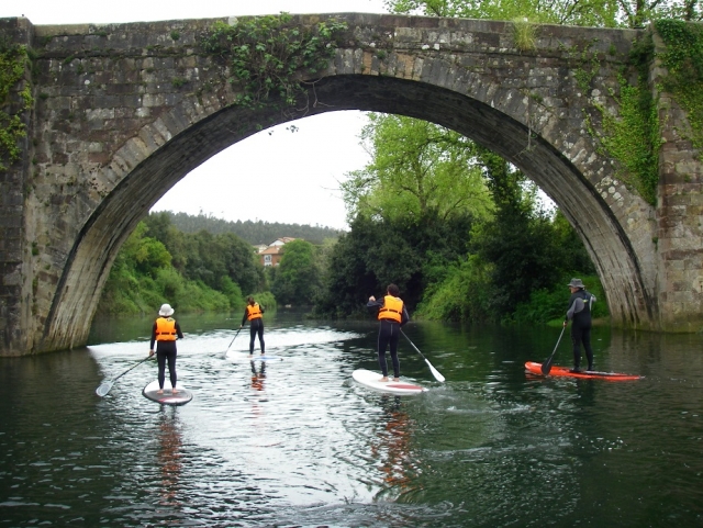  Cruzando a ponte com as pranchas 